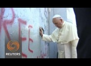 Pope Francis Calls for Palestinian State, Prays at Aparheid Wall