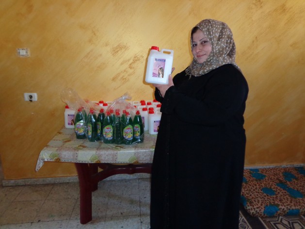 Islam-Iliya-lost-her-home-and-business-in-Gaza-following-an-Israeli-bombardment.-She-is-one-of-many-single-divorced-mothers-struggling-to-survive-under-the-siege.-629x472