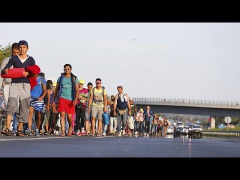 As Germans welcome 1000s of Refugees, EU, Turkey Wrangle over Crisis