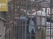 Syria: al-Qaeda, Army of Islam Cage Hostages in Street as Human Shields