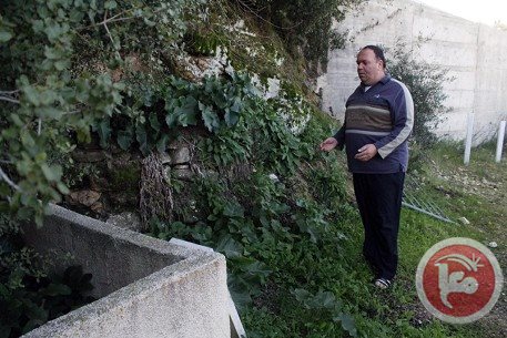 Palestinian Family must visit graves via tunnel under Apartheid Wall near Bethlehem