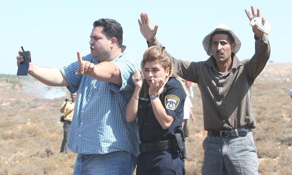 Pic of the Day: Palestinians shield Israeli policewoman from stone-throwers