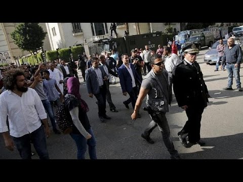 Egypt arrests Hundreds to Stop Protest, including Journalists, Lawyers