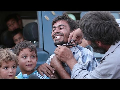 People in Syria’s Manbij Rejoice by Shaving, throwing off Veil as ISIL fighters Flee