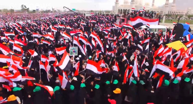 As 100,000 Rally in Yemen, Houthis Defy Trump, Saudis