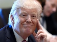 Sen Schumer parodies Trump’s Fawning Cabinet Meeting