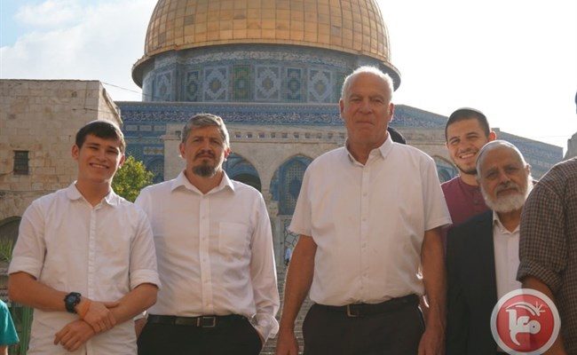 Israeli Minister, Dozens of Settlers Storm 3rd Holiest Islamic Shrine