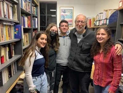 Finding What is in Common: The “Hamsa Aleichem” dialogue group for Israeli and Palestinian students