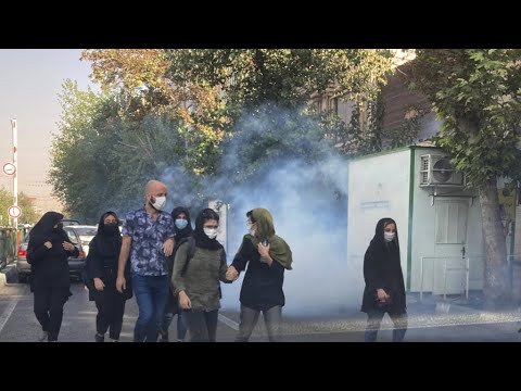 Iran: Women Students Brand Regime Paramilitary “ISIL” as Protests Continue, with at least 185 Dead