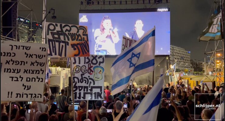 Israelis Rally against Gov’t for 33rd Week, denouncing Branding Palestinian with Star of David and sending Women to back of Bus