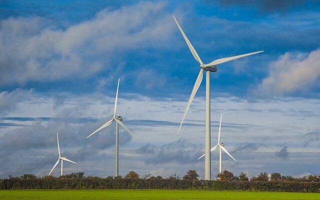 In First, Britain Likely Generated more Electricity from Wind/Water/Hydro than Fossil Fuels in 2023