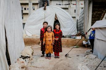 Syrian Women and Children return to rebuild, leaving Husbands Behind